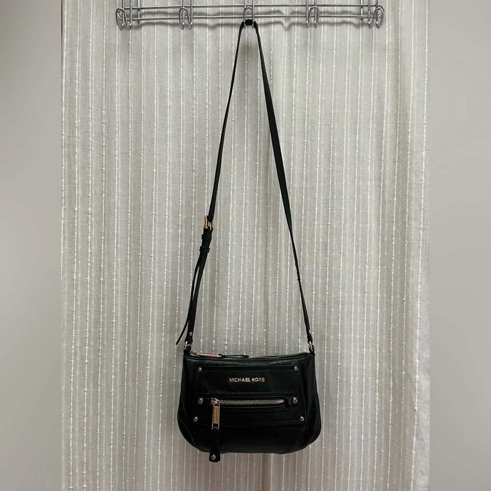 Michael Kors Gilmore Leather Crossbody Bag - Picture 3 of 11